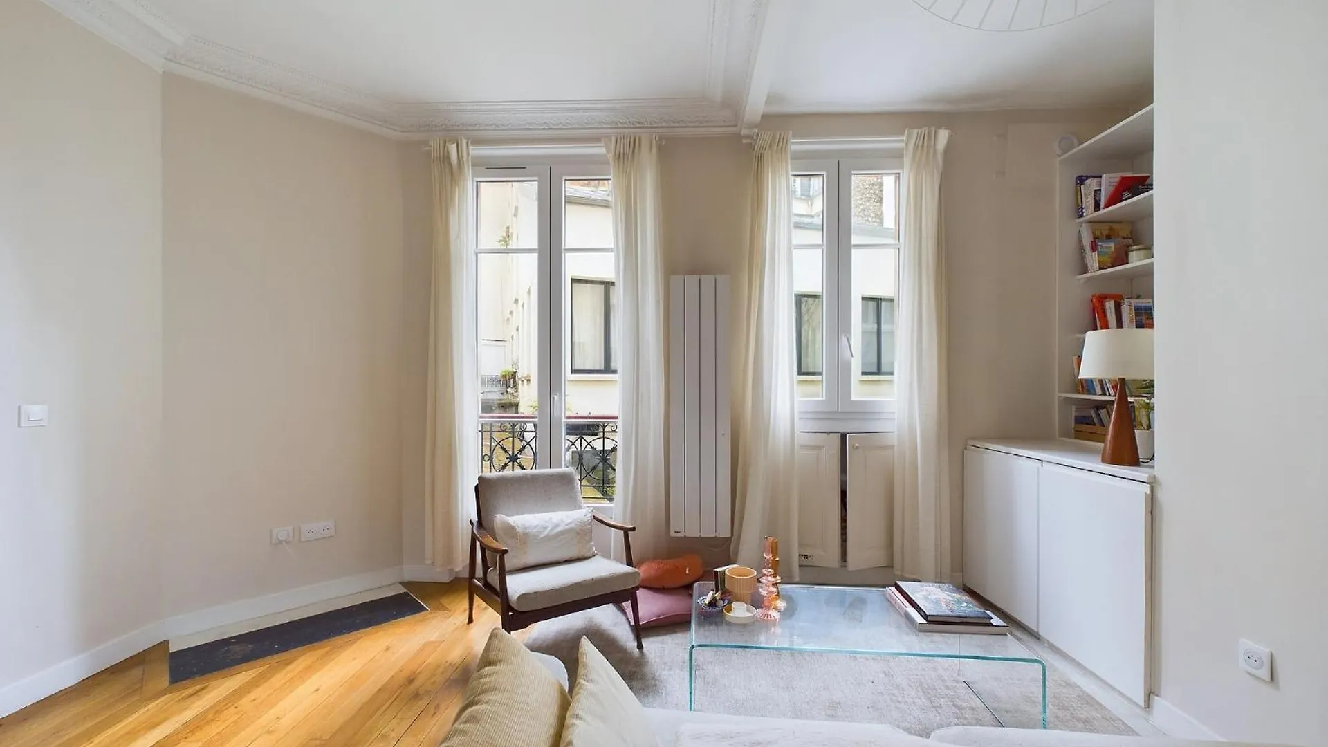 Charming Montmartre Apartment Parijs