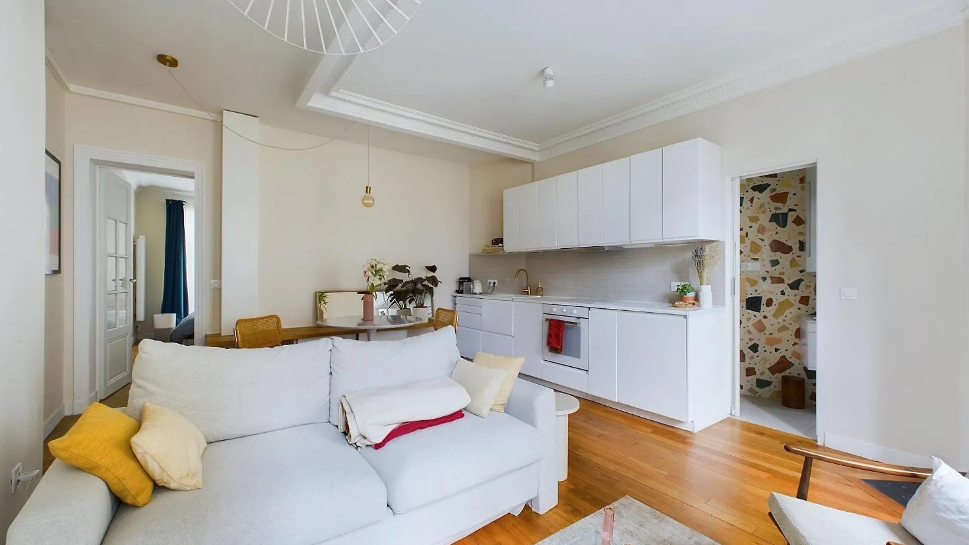 Charming Montmartre Apartment Parijs